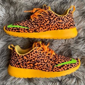 nike roshe run orange leopard